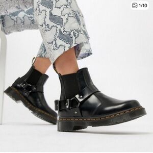 Dr. Martens Wincox Black Leather  Boots